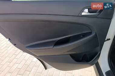 Внедорожник / Кроссовер Hyundai Tucson 2015 в 