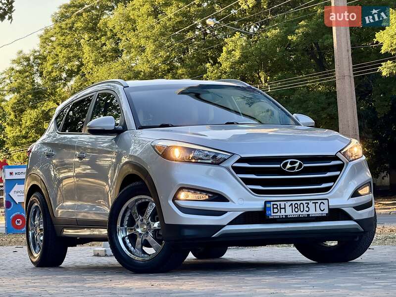Внедорожник / Кроссовер Hyundai Tucson 2016 в 