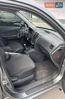 Внедорожник / Кроссовер Hyundai Tucson 2013 в 