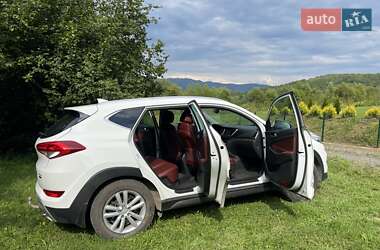 Внедорожник / Кроссовер Hyundai Tucson 2016 в Сваляве