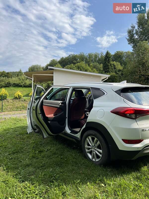 Внедорожник / Кроссовер Hyundai Tucson 2016 в Сваляве фото 12 Внедорожник / Кроссовер Hyundai Tucson 2016 в Сваляве