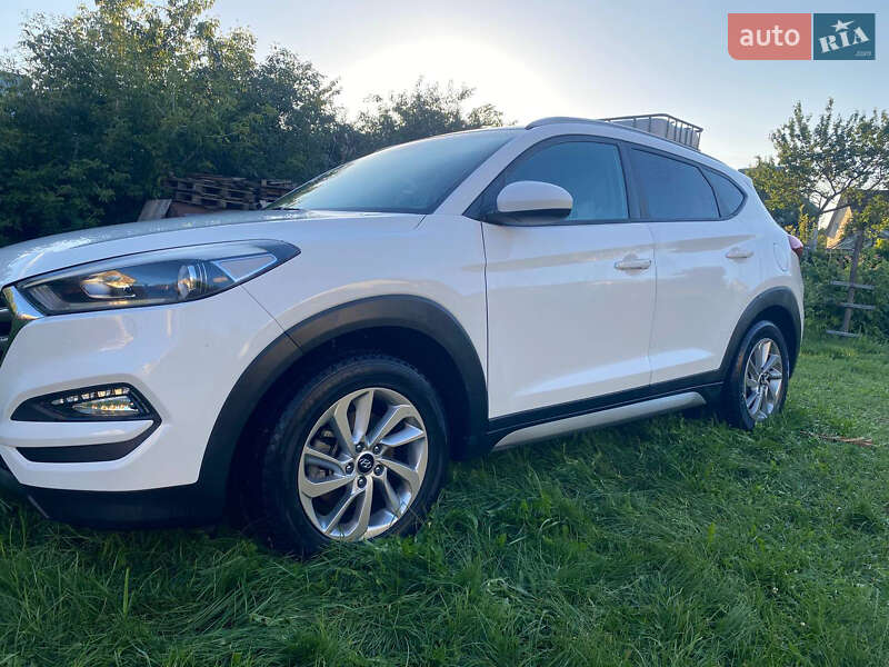 Позашляховик / Кросовер Hyundai Tucson 2016 в Києві