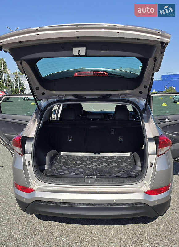 Позашляховик / Кросовер Hyundai Tucson 2016 в Києві