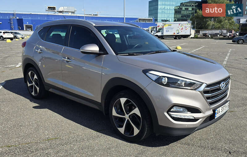 Позашляховик / Кросовер Hyundai Tucson 2016 в Києві