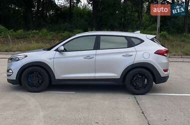 Внедорожник / Кроссовер Hyundai Tucson 2016 в 