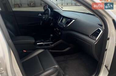 Внедорожник / Кроссовер Hyundai Tucson 2016 в 