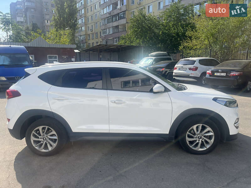 Позашляховик / Кросовер Hyundai Tucson 2015 в Кам'янському