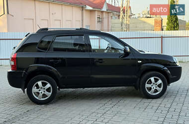 Внедорожник / Кроссовер Hyundai Tucson 2009 в 