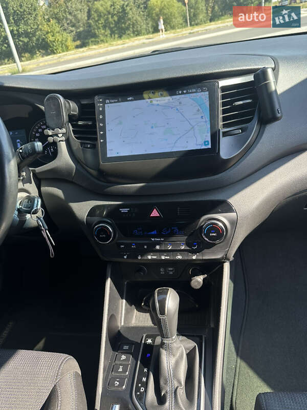 Позашляховик / Кросовер Hyundai Tucson 2016 в Києві