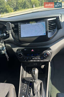 Позашляховик / Кросовер Hyundai Tucson 2016 в  фото 10 Позашляховик / Кросовер Hyundai Tucson 2016 в
