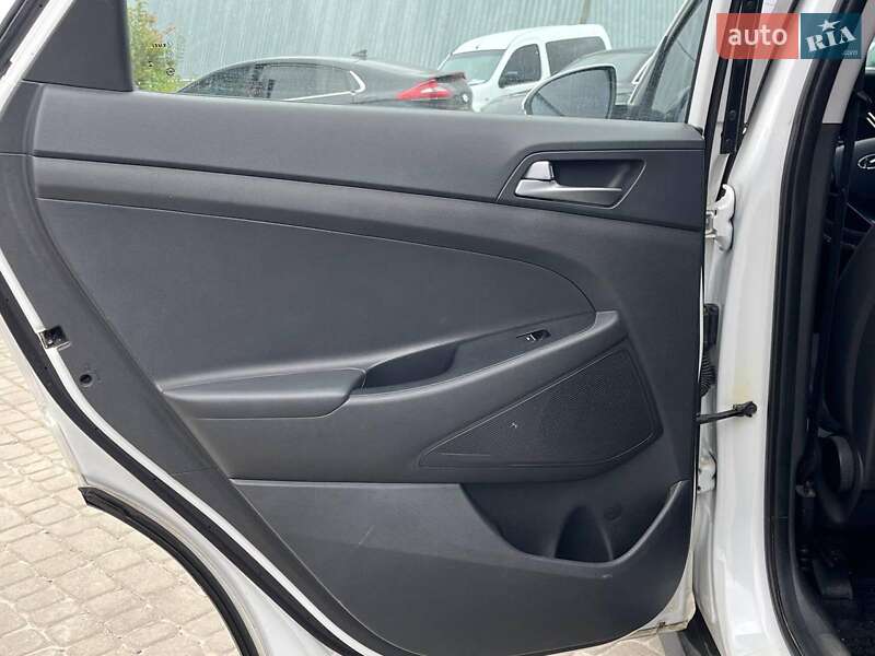 Позашляховик / Кросовер Hyundai Tucson 2016 в Львові