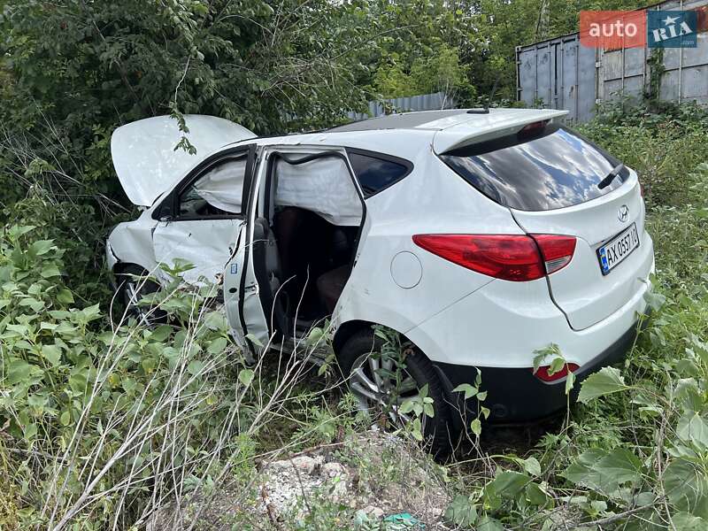 Внедорожник / Кроссовер Hyundai Tucson 2011 в 