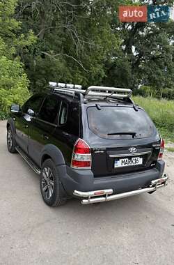 Внедорожник / Кроссовер Hyundai Tucson 2011 в 