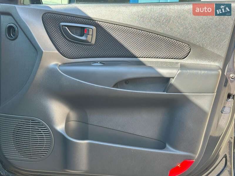 Позашляховик / Кросовер Hyundai Tucson 2011 в Одесі