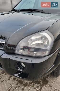 Внедорожник / Кроссовер Hyundai Tucson 2009 в 