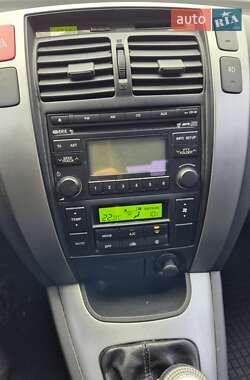 Внедорожник / Кроссовер Hyundai Tucson 2012 в 