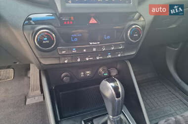 Внедорожник / Кроссовер Hyundai Tucson 2016 в 