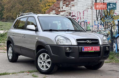 Внедорожник / Кроссовер Hyundai Tucson 2006 в  фото 2 Внедорожник / Кроссовер Hyundai Tucson 2006 в