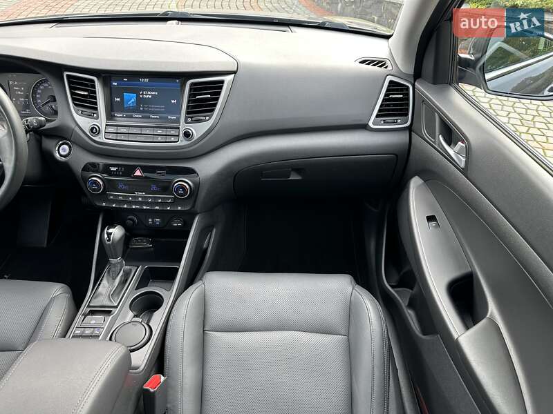 Позашляховик / Кросовер Hyundai Tucson 2015 в Луцьку