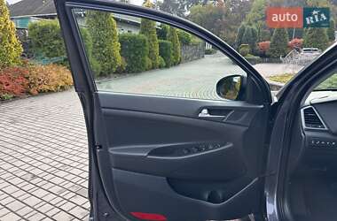 Внедорожник / Кроссовер Hyundai Tucson 2015 в 