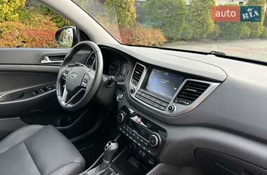 Внедорожник / Кроссовер Hyundai Tucson 2015 в 
