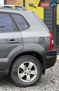Внедорожник / Кроссовер Hyundai Tucson 2009 в 