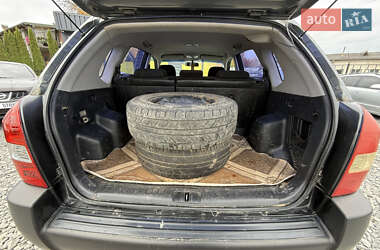 Внедорожник / Кроссовер Hyundai Tucson 2009 в 