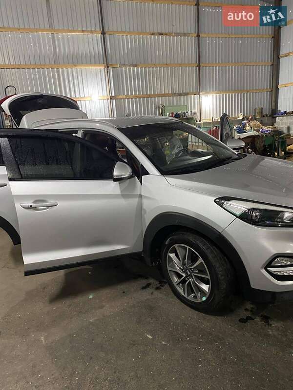 Позашляховик / Кросовер Hyundai Tucson 2017 в Тальному