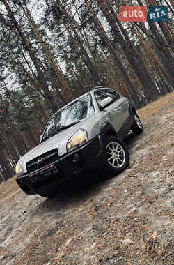Внедорожник / Кроссовер Hyundai Tucson 2006 в 