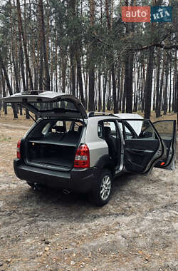 Внедорожник / Кроссовер Hyundai Tucson 2006 в 