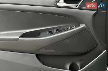Внедорожник / Кроссовер Hyundai Tucson 2016 в 