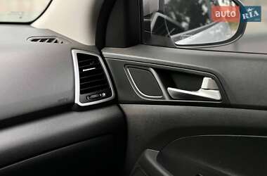 Внедорожник / Кроссовер Hyundai Tucson 2016 в 