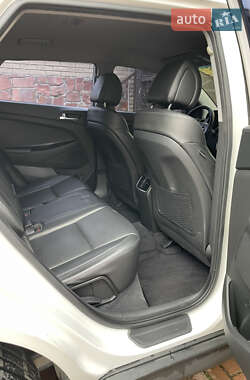 Внедорожник / Кроссовер Hyundai Tucson 2016 в 