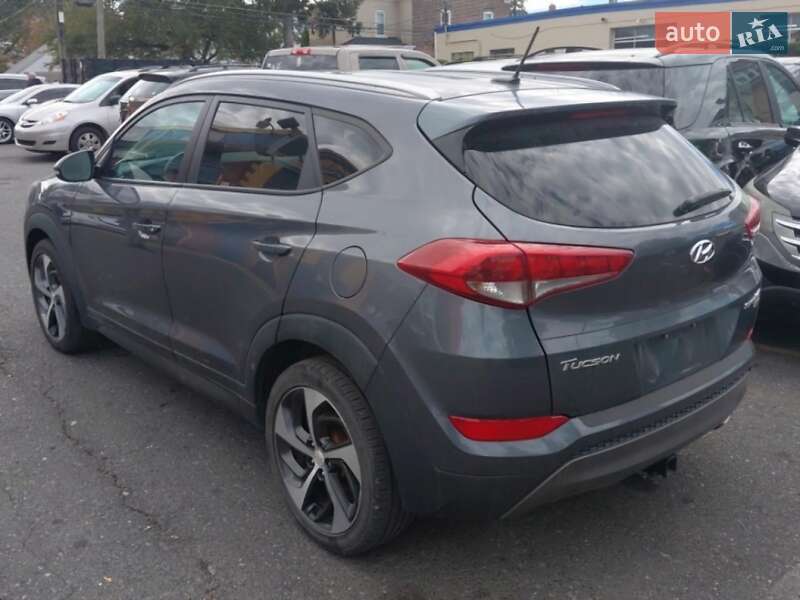 Позашляховик / Кросовер Hyundai Tucson 2015 в Полтаві