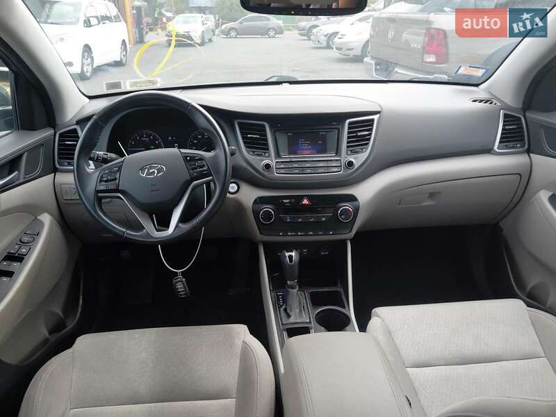 Позашляховик / Кросовер Hyundai Tucson 2015 в Полтаві