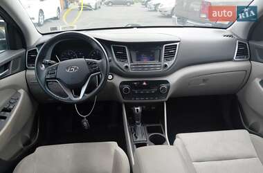 Внедорожник / Кроссовер Hyundai Tucson 2015 в  фото 9 Внедорожник / Кроссовер Hyundai Tucson 2015 в