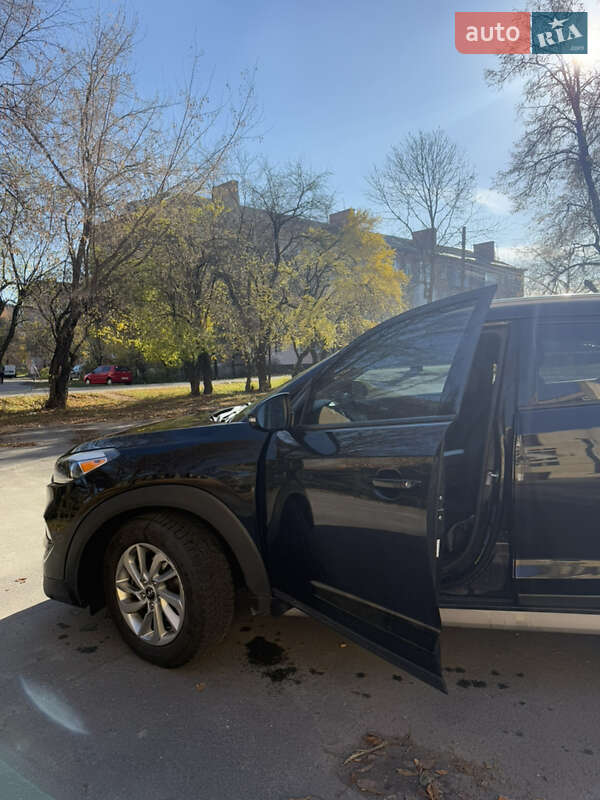 Внедорожник / Кроссовер Hyundai Tucson 2016 в Староконстантинове