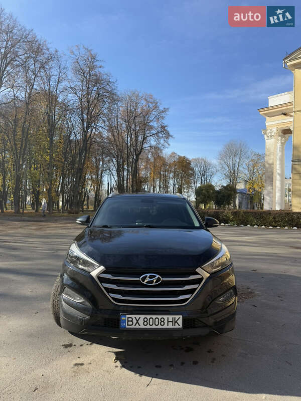 Внедорожник / Кроссовер Hyundai Tucson 2016 в Староконстантинове
