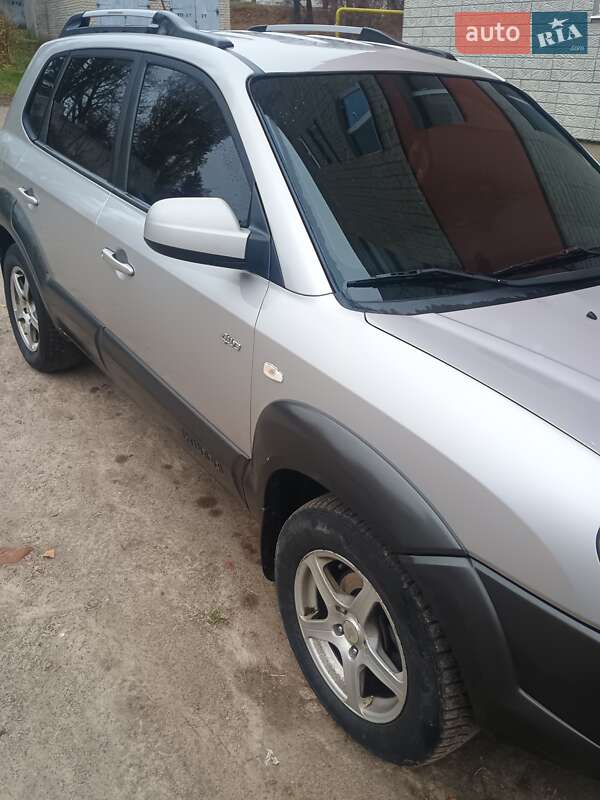 Внедорожник / Кроссовер Hyundai Tucson 2005 в Глухове фото 3 Внедорожник / Кроссовер Hyundai Tucson 2005 в Глухове