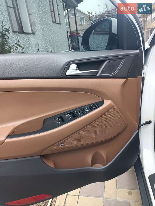 Внедорожник / Кроссовер Hyundai Tucson 2016 в Малине