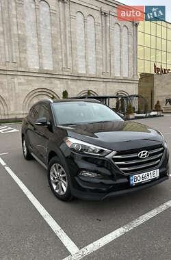 Позашляховик / Кросовер Hyundai Tucson 2016 в Києві
