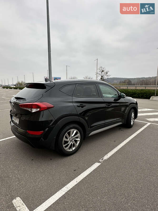 Позашляховик / Кросовер Hyundai Tucson 2016 в Києві