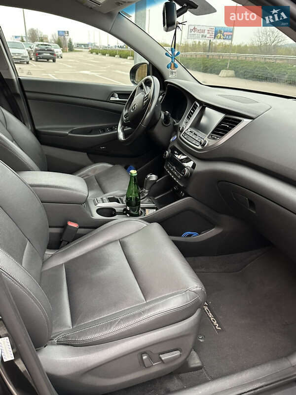 Позашляховик / Кросовер Hyundai Tucson 2016 в Києві