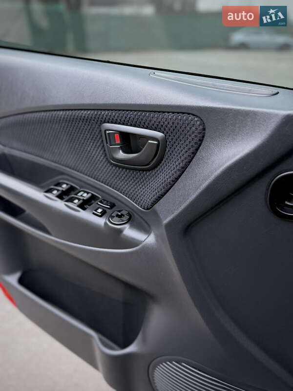 Внедорожник / Кроссовер Hyundai Tucson 2009 в Харькове фото 23 Внедорожник / Кроссовер Hyundai Tucson 2009 в Харькове