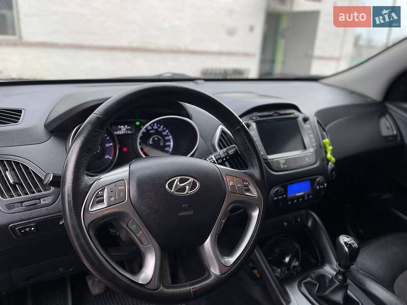 Внедорожник / Кроссовер Hyundai Tucson 2015 в Зеленодольской