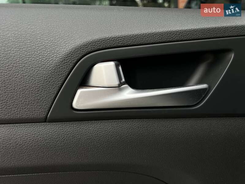 Внедорожник / Кроссовер Hyundai Tucson 2016 в Киеве