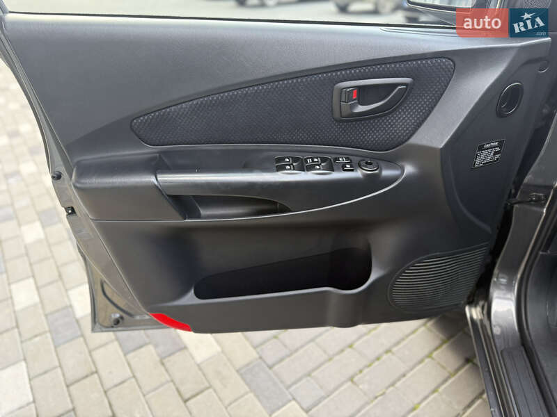 Позашляховик / Кросовер Hyundai Tucson 2009 в Полтаві