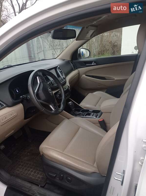 Позашляховик / Кросовер Hyundai Tucson 2016 в Кам'янському