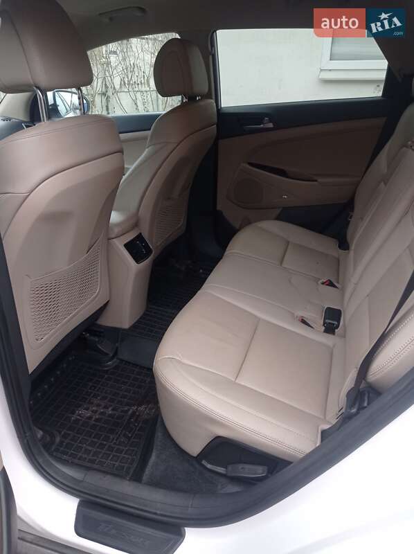 Позашляховик / Кросовер Hyundai Tucson 2016 в Кам'янському