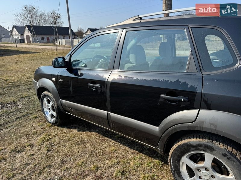 Внедорожник / Кроссовер Hyundai Tucson 2004 в Старой Выжевке